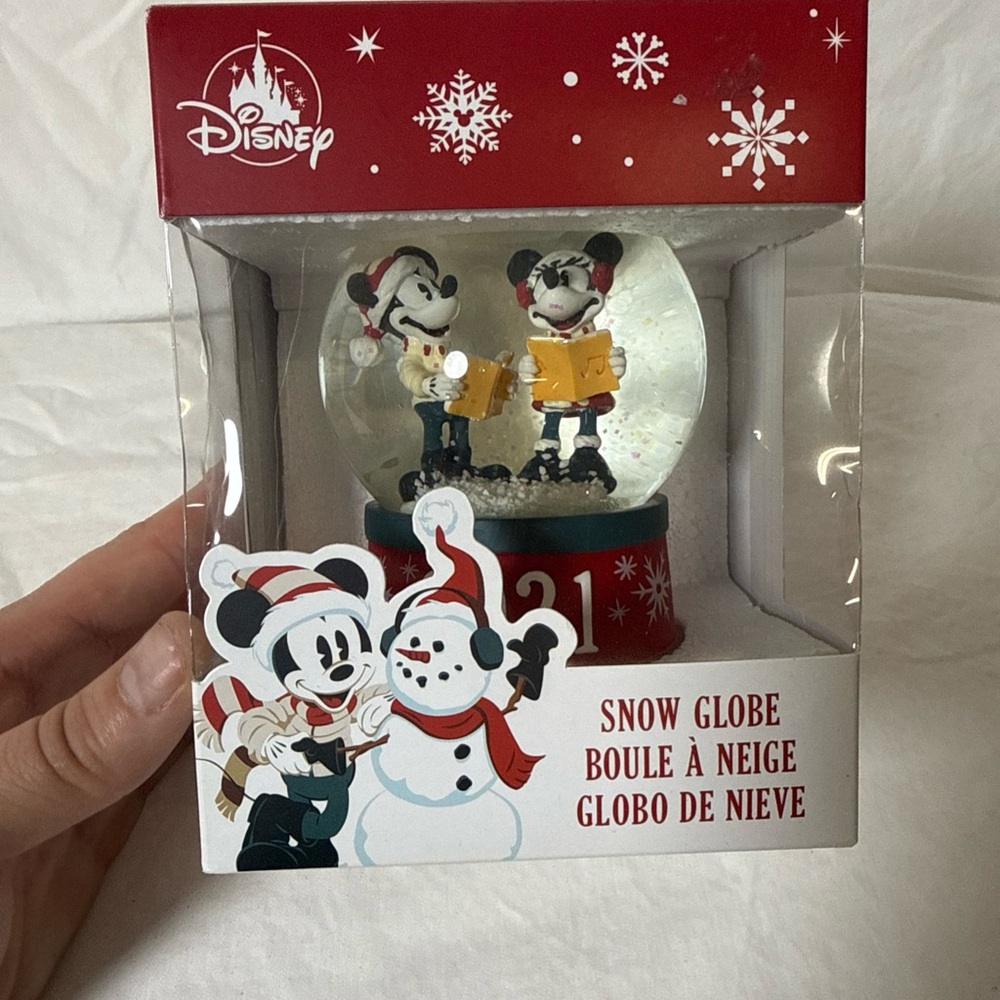 Disney Mickey and Minnie Snow Globe 2021